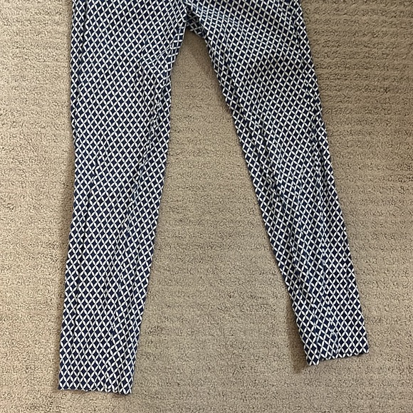 H&M geometric print blue and white printed trousers work cropped pants womens 6 - Picture 3 of 4